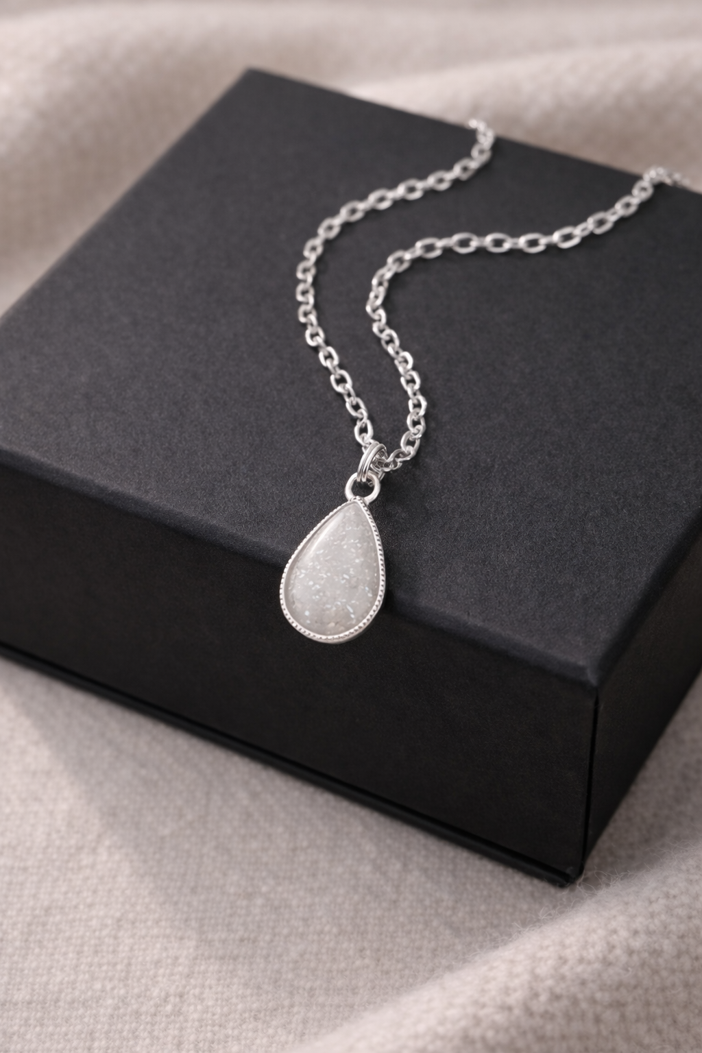 The Elara Drop – Silver